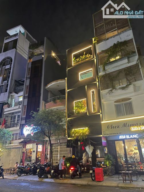 Siêu vị trí, Mặt tiền 94 Đề Thám, DT 4x18 72m2, Nhà 1 Trệt + 3 Lầu, HĐT 50tr/th, 34.8 tỷ