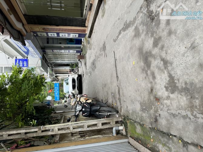 DUY NHẤT 1 CĂN - 52m² -3T - CỔNG VIỆN E - 8,7Tỷ - Ô TÔ ĐỖ CỬA- 3 BƯỚC RA PHỐ - KINH DOANH.