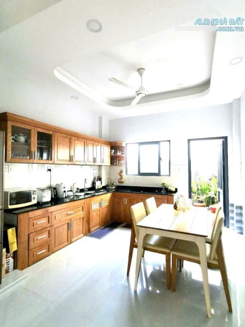 Chỉ hơn 8 tỷ sở hữu ngay nhà 1 trệt 2 lầu, 3PN, 4WC đường Chương Dương, Phường Linh Chiểu,