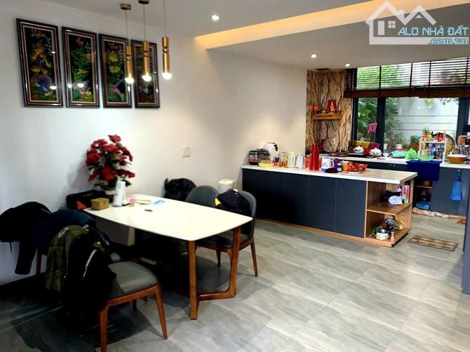 BÁN VILLA VIEW THUNG LŨNG ĐẸP ĐƯỜNG Ô TÔ RỘNG 6 mét Tại Trung Tâm ĐÀ LẠT