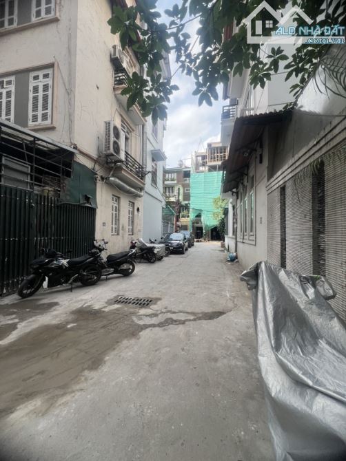 BÁN NHÀ 8 TẦNG THANG MÁY FULL NỘI THẤT  GARA Ô TÔ  VỊ TRÍ SIÊU TRUNG TÂM  BỒ ĐỀ LONG BIÊN