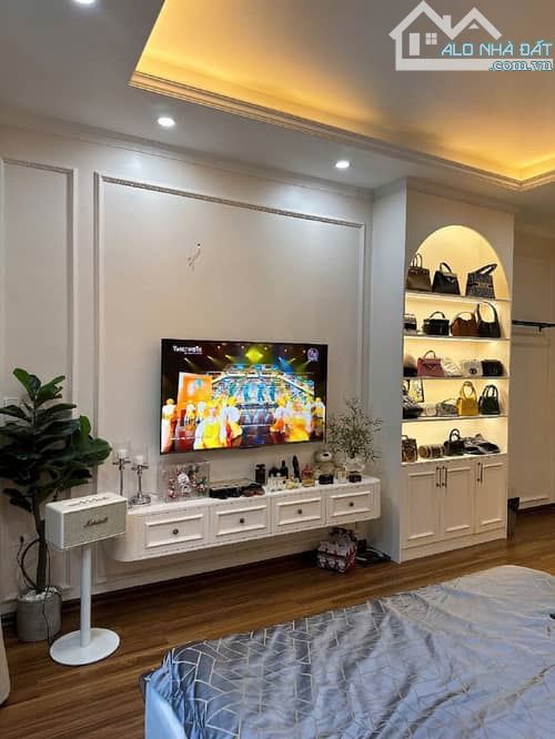 HOA HẬU Ngọc Thuỵ cần ra đi 50m2x5tầng , Mt 4m giá chỉ 8tỷ