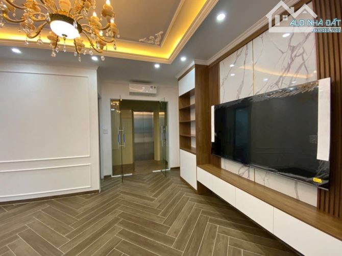 Bán nhà Cầu Diễn, Lô góc Ô tô đỗ cửa, 38m2. Giá chỉ 6.5 tỷ