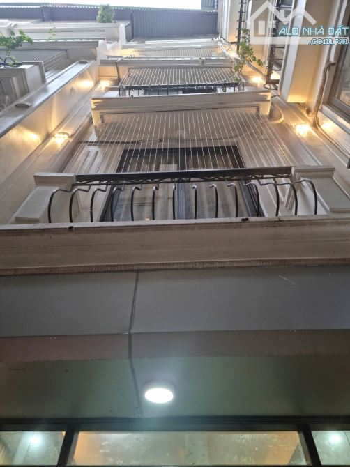 Bán nhà Phú Thượng, 31m2 5 tầng full nội thất, 15m ra mặt phố ô tô tránh giá 6,6 tỷ