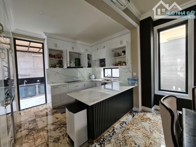 Biệt thự VIP Liên Phường - Đối Diện Global City - NT Nhập Khẩu - 270m2  - Chỉ 33 Tỷ