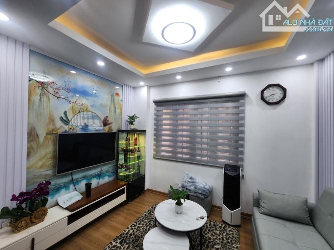 Bán Căn nhà Thịnh Hào - 25m2 - 5 tầng - 3 mặt thoáng - Giá bất ngờ