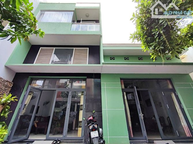 Bán Nhà Cách Mạng Tháng Tám, 232m2, 12x18m, 3 Tầng, Hẻm Ô TÔ 6m, 1 xẹt, 10PN