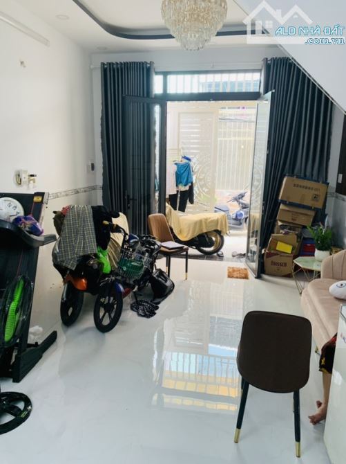 NHÀ MỚI ĐẸP 2 TẦNG – TRUNG TÂM THỊ TRẤN NHÀ BÈ – GIÁ CHỈ 3.8 TỶ   4mX10m Diện tích: 40m² |