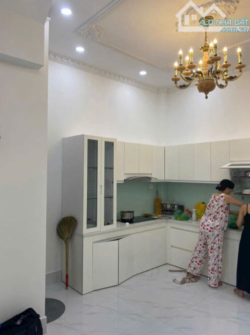 Bán nhà đẹp cổ điển, gần Vành Đai 2. Nhà 1 trệt 2 lầu, 4pn, hẻm cực rộng sạch đẹp - 11