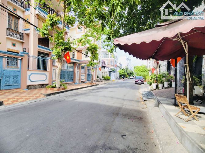 Biệt Thự 320m2 18x19m Khu Cán Bộ Cảnh Sát-Cục B54 Tổng Cục 5-Gần Phú Mỹ Hưng-Căn Góc 2MT - 2