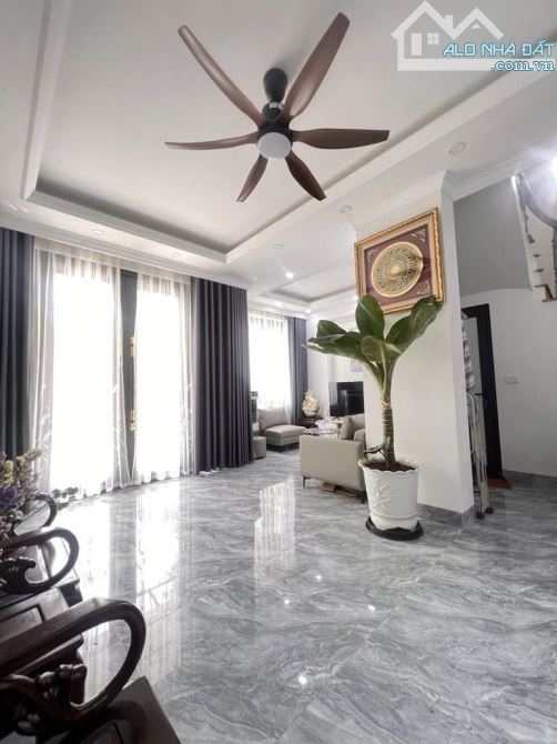 BT Làng Việt Kiều Châu Âu - Mỗ Lao, Trục chính, khu cao cấp, 200m2*3T, mặt tiền 9m, 4 ngủ - 1
