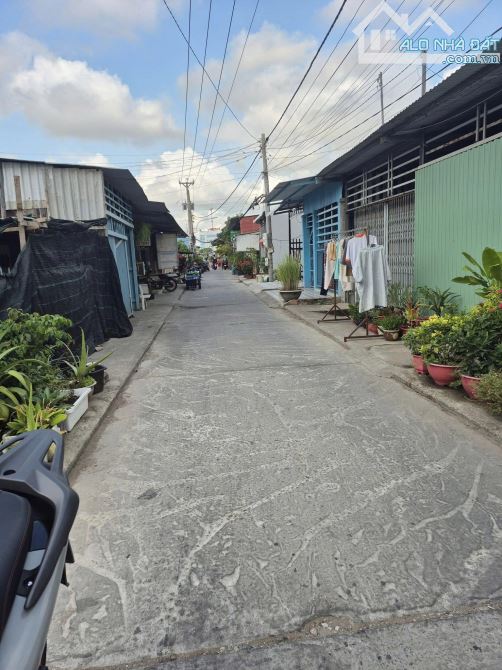 Bán lô đất thổ cư ngay sát chợ Hóc Môn. Cách chợ 800m, 8x20m, giá 730 Triệu, SHR - 1