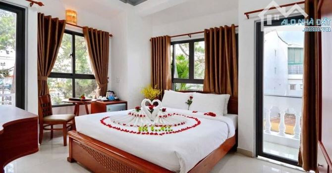 Bán Khách sạn mặt tiền ngay trung tâm tp đà lạt - 1