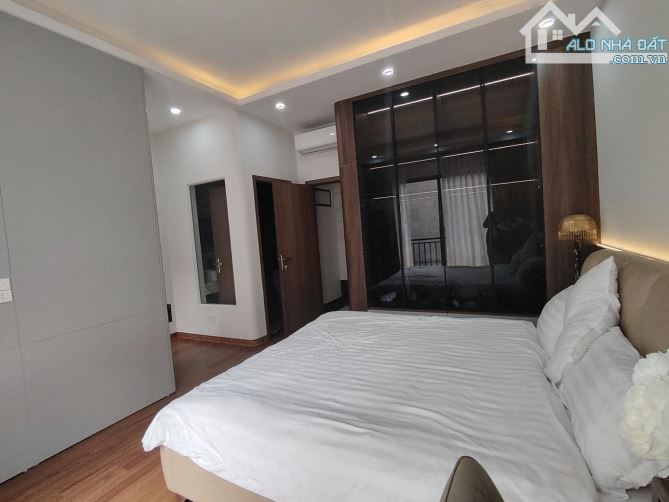 Bán nhà Bồ Đề Long Biên Siêu Phẩm 45m x 7 Tầng Giá 11,2 Tỷ Full Nội Thất Châu Âu - 1