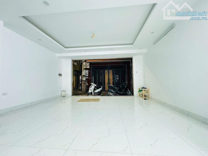 Hoàng Quốc Việt-Cầu Giấy-Phân Lô-Oto Tránh-Thang Máy-2 Thoáng-65m 6 Tầng Mt 5,1m Giá 25,4 - 1