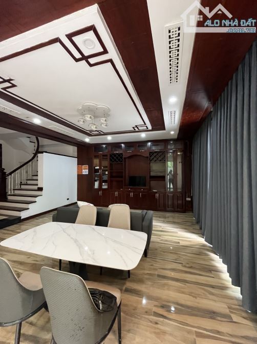 Bán Nhà Hoàng Hoa Thám Ba Đình 135m2 4 Tầng Mặt tiền 4m Hơn 39 Tỷ Ôtô tránh VỉaHè KinhDoah - 1