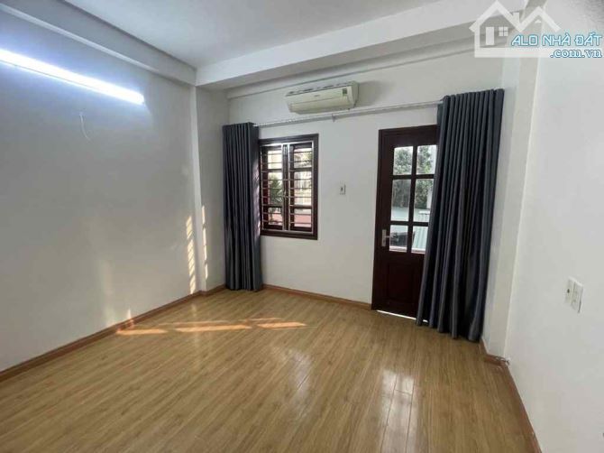 BÁN NHÀ THẠCH BÀN,NHÀ DÂN XÂY, 40m2 x 4 Tầng ,Giá 5,9 Tỷ có thương lượng - 1