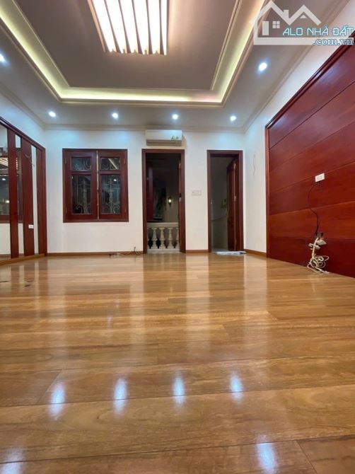 NHÀ BỒ ĐỀ 75M2, 6 TẦNG THANG MÁY, Ô TÔ VÀO NHÀ, NGÕ THÔNG, GẦN MẶT PHỐ, TẶNG NỘI THẤT - 1