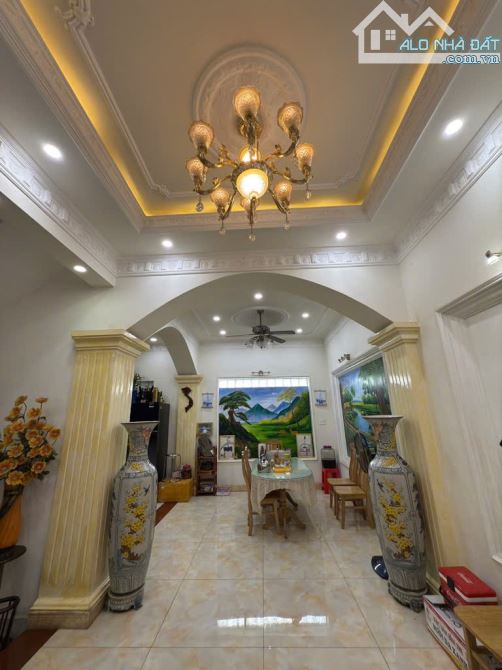 BIỆT THỰ KIẾN TRÚC PHÁP, NGANG 6.5M – GẦN GA METRO, NGÃ TƯ THỦ ĐỨC – 18 tỷ - 1