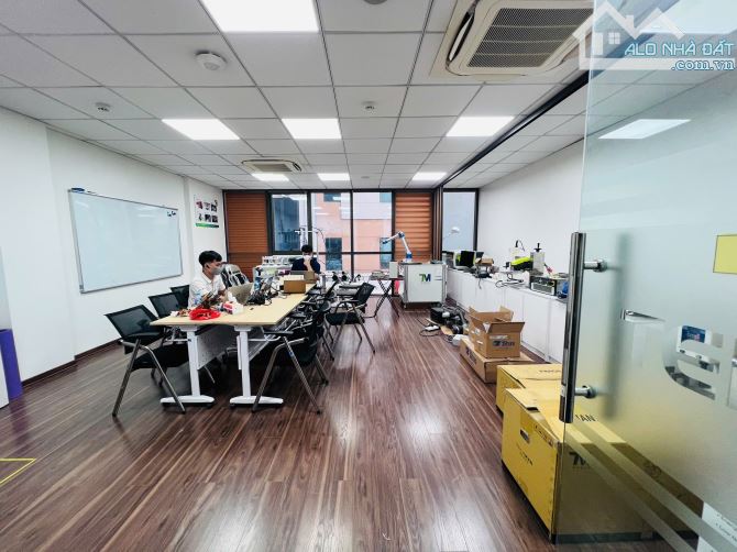 TOÀ VĂN PHÒNG SIÊU VIP CHỈ CẦN KHÁCH THÍCH - 1
