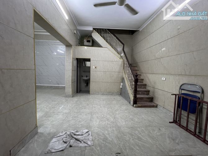 KIM NGƯU , 41M² , Ô TÔ ĐỖ CỬA , MẶT TIỀN KHỦNG 6M , GIÁ HIỆN RẺ HƠN THỊ TRƯỜNG , 9 TỶ - 1