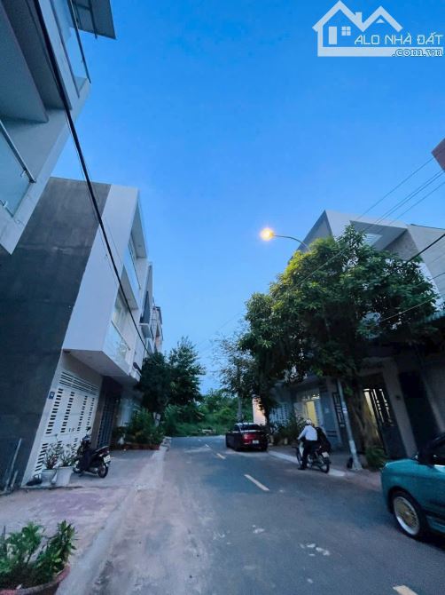 Bán nhà 1 trệt 1 lầu đường Lê Thị Riêng khu Triều Phát, Phước Nguyên - Bà Rịa, giá:5,7 tỷ - 1