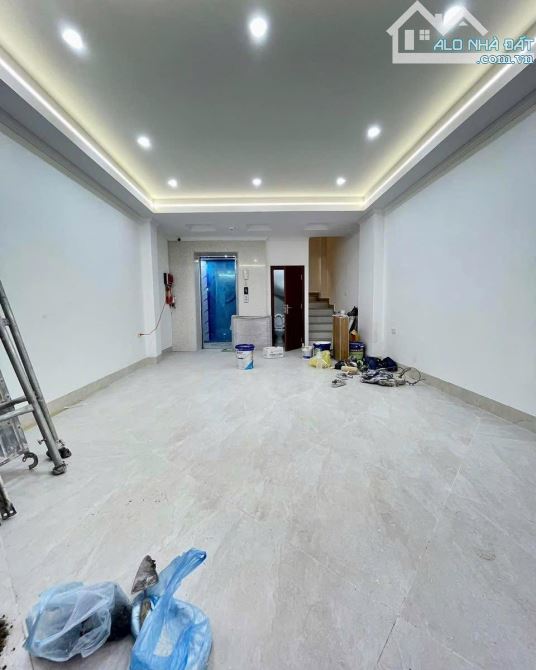 NGÃ TƯ SỞ - Ô TÔ ĐỖ CỬA - 40M x 7 TẦNG THANG MÁY - 30M RA PHỐ - NGÕ THÔNG - 1