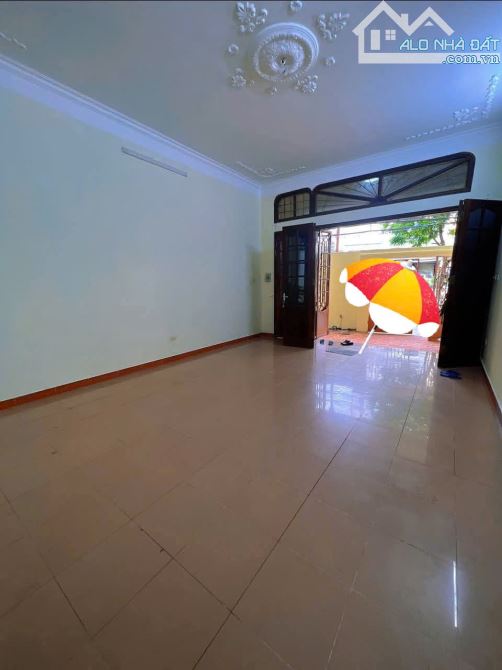 Siêu hiếm Hoàng Quốc Việt - Cầu Giấy - 100m2 - Oto vào nhà - View hồ - Kinh doanh - 31 tỷ. - 1