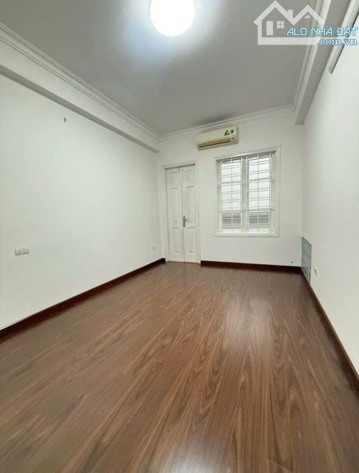 Nhà đẹp bay nhanh, ngõ đẹp Đào Tấn, phân lô hai thoáng trước sau - 1
