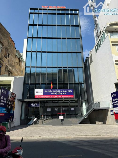 Building MT ngay Trần Hưng Đạo, giáp Q1, có bề ngang cực tốt, HĐ thuê cao - 1