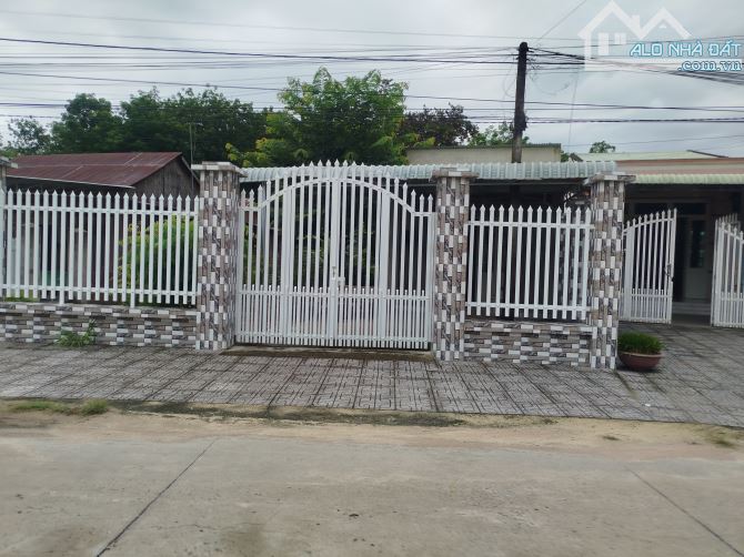 Bán nhà đất Đường Hoàng Quốc Việt Kp5 Thị Trấn Tân Biên dt 11,6x40m thổ 70m2 - 1