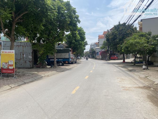 CẦU NHẬT TÂN cách hơn 2km phân lô vuông đẹp mặt tiền rộng chỉ hơn 3 tỷ - 1