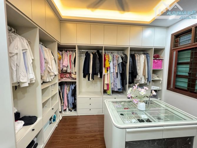 Nhà đẹp ngõ 6 Kim Đồng, gần Hồ, full nội thất, sổ 51m2, oto tránh 20m. Giá 14.2 tỷ - 12
