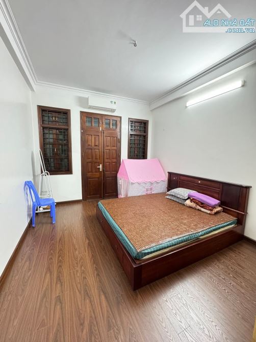 Nhà đẹp ngõ 6 Kim Đồng, gần Hồ, full nội thất, sổ 51m2, oto tránh 20m. Giá 14.2 tỷ - 13