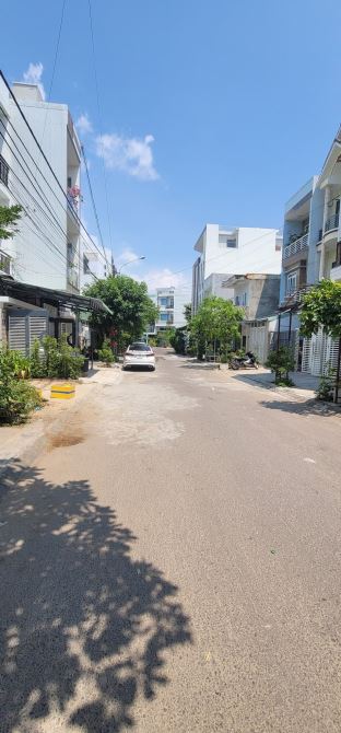 Bán đất mặt tiền đường Lý Chính Thắng 80m2 - 1