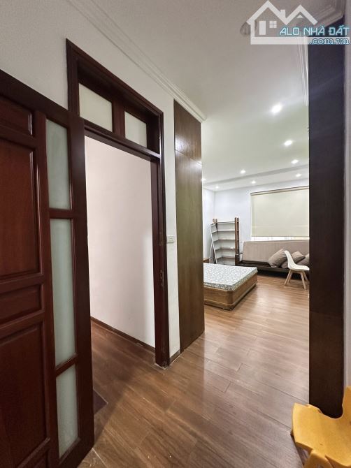 Nhà đẹp ở ngay mặt phố Huỳnh Thúc Kháng Hà Đông. Sổ vuông 32m, 4 tầng MT4m Giá 10 tỷ - 2