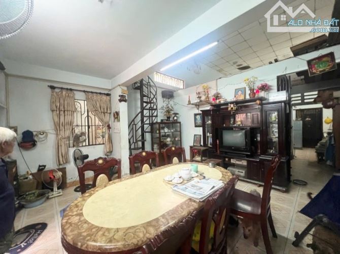 Gấp bán nhà Thủ Đức, dt 220m2, giá 10.5 tỷ, ô tô thông Đặng Văn Bi. - 2