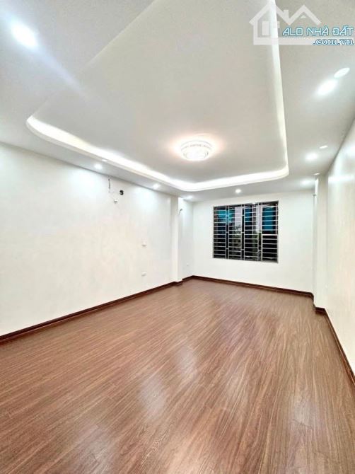 Bán gấp - Phạm Văn Đồng,36m2 nhỉnh 7 tỷ,ngõ thông,gần phố,full nội thất - 2