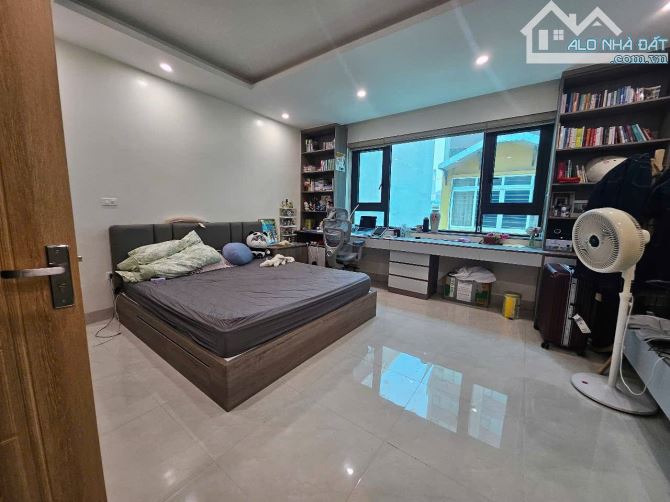 CẦU GIẤY PHÂN LÔ VỈA HÈ Ô TÔ TRÁNH - KINH DOANH – 66M 6TẦNG GIÁ 33 TỶ. - 2