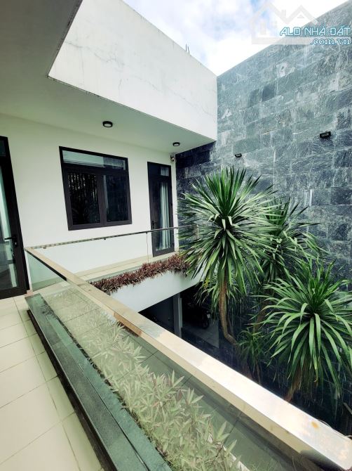 BÁN NHÀ 2 TẦNG MẶT TIỀN VIP - LÔ ĐÔI - KẸP KIỆT HIẾM - CẨM LỆ, ĐÀ NẴNG - 200M2 đất - 2