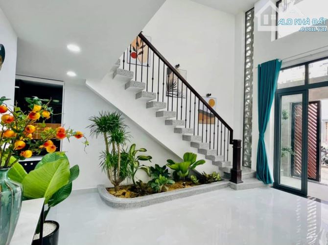 Biệt thự mini sát sân bay! Ngang tận 7x20 - 4 tầng - Hẻm 7m Hoàng Hoa Thám, TB giá 23.5 tỷ - 2