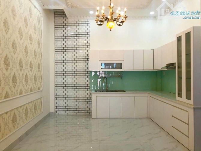 Bán nhà đẹp cổ điển, gần Vành Đai 2. Nhà 1 trệt 2 lầu, 4pn, hẻm cực rộng sạch đẹp - 2
