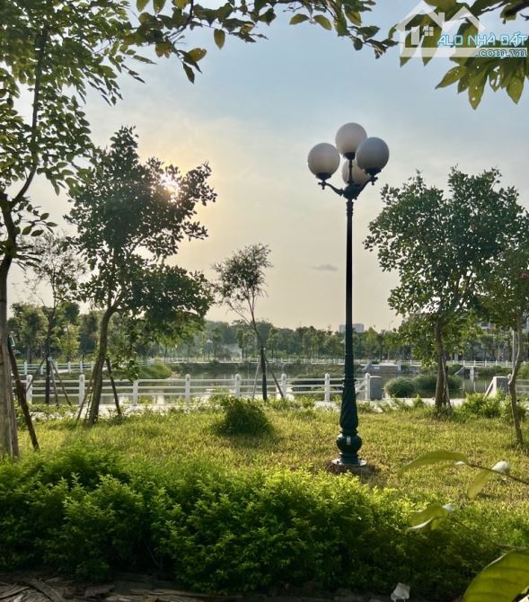 Đấu giá Đặng Vũ Hỷ, Vỉa hè đường 17m view hồ 2 mặt tiền, Dt 100m2 - 15,x Tỷ - 2