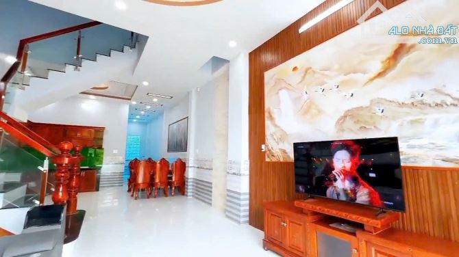 BÁN NHÀ 1 TRỆT, 1 LẦU TẶNG NỘI THẤT 5x20m XÃ MỸ HẠNH NAM, ĐỨC HÒA , LONG AN GIÁ 2.5 TỶ - 2