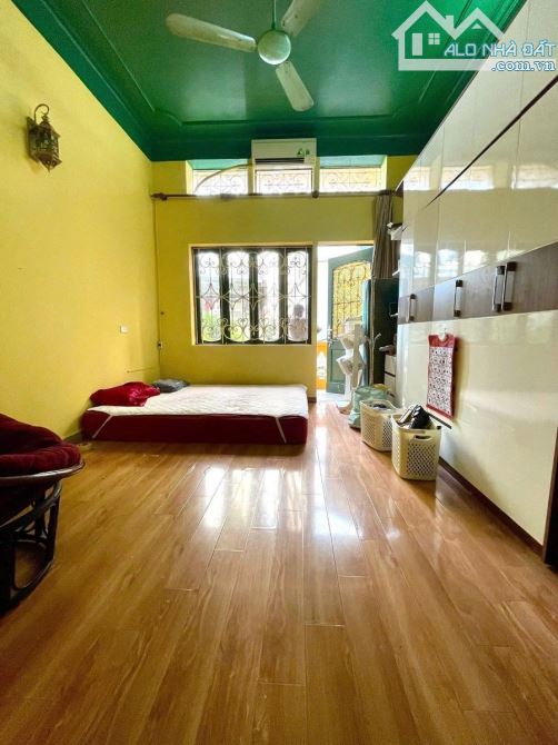 NGUYỄN CÔNG HOAN-KIM MÃ-54Mx4TẦNG-MT4.3M-GẦN Ô TÔ-NGÕ THÔNG-NHÀ ĐẸP CÓ SÂN-11TỶ - 3