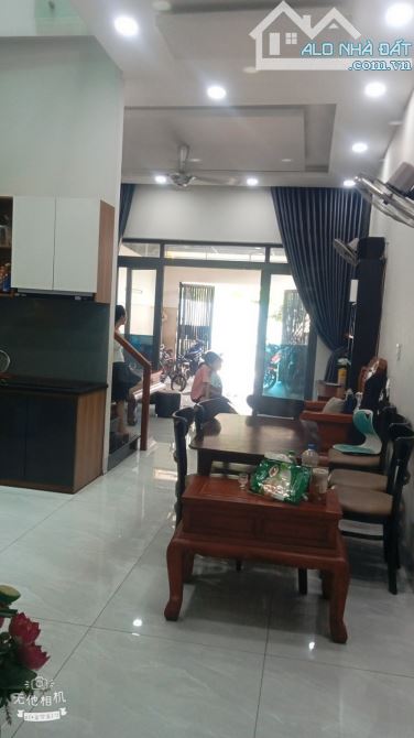 Bán nhà ĐẸP 1 Trệt 2 Lầu 94m2 Dĩ An_TPHCM,đường 2 ô tô thông,giá đầu tư - 3