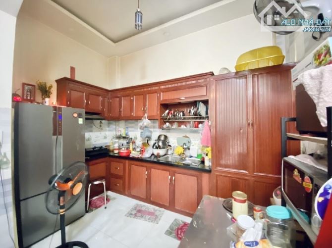 👉Bán Nhà :Đường Sư Huỳnh Liên, P 10 Tân Bình ,Ngang 4M ,40M2  4 Tầng  Chỉ nhỉnh 5TỶ - 3