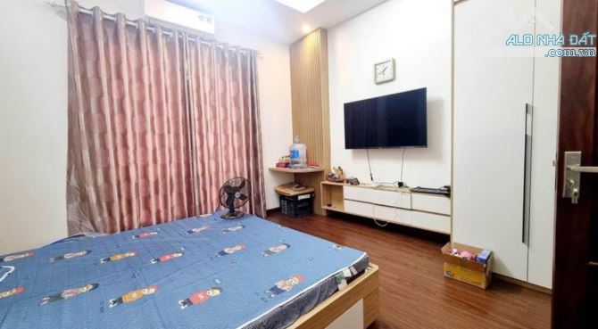 NHÀ RIÊNG LẠC LONG QUÂN_ CẦU GIẤY- DT 46M2 x 5 TẦNG- CHỈ 20M RA Ô TÔ- GIÁ 8.8 TỶ - 3