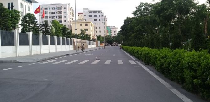 CHÍNH CHỦ BÁN GẤP TOÀ VĂN PHÒNG KHU HOÀNG CẦU DT96m2 THANG MÁY + VỈA HÈ - 3