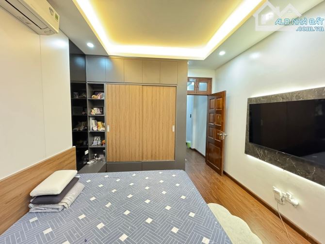 Nhà đẹp ngõ 6 Kim Đồng, gần Hồ, full nội thất, sổ 51m2, oto tránh 20m. Giá 14.2 tỷ - 3